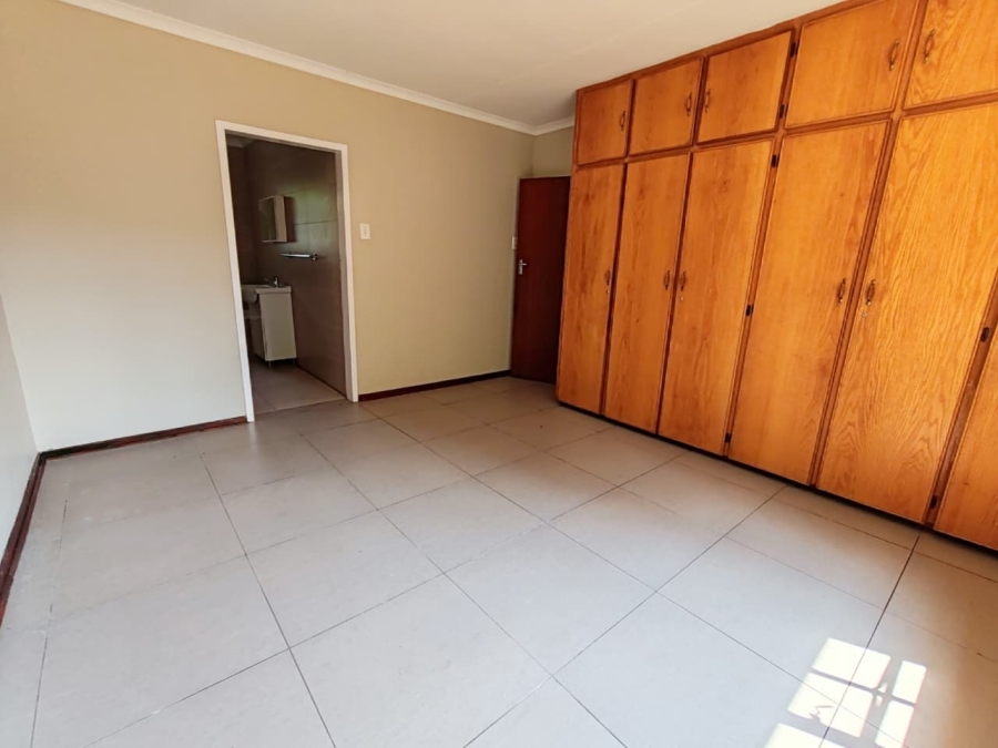 3 Bedroom Property for Sale in Kannoniers Park North West